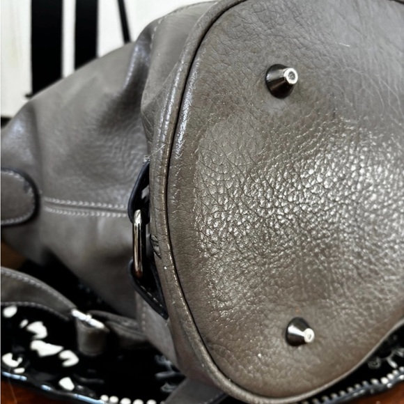 Tory Burch Large Amanda Leather Bag - Picture 9 of 13